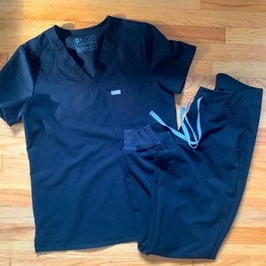 Women’s FIGS scrub set